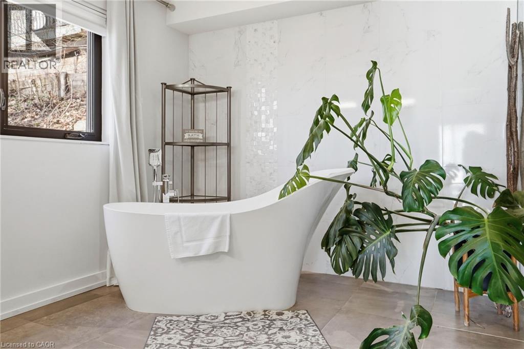 868 Danforth Place, Burlington, ON - Indoor