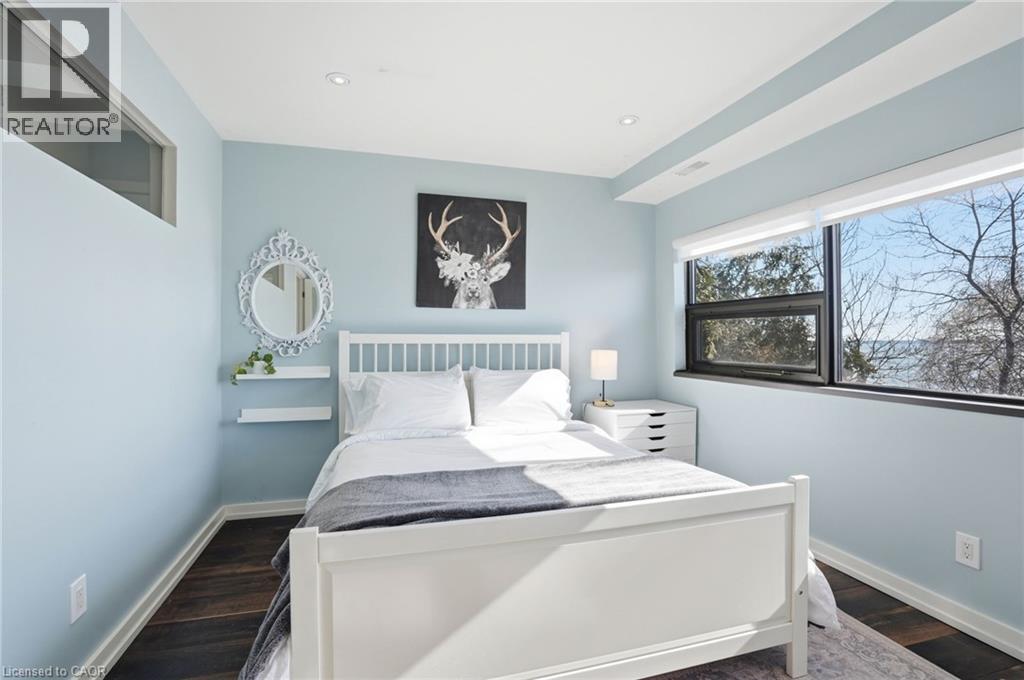 868 Danforth Place, Burlington, ON - Indoor Photo Showing Bedroom