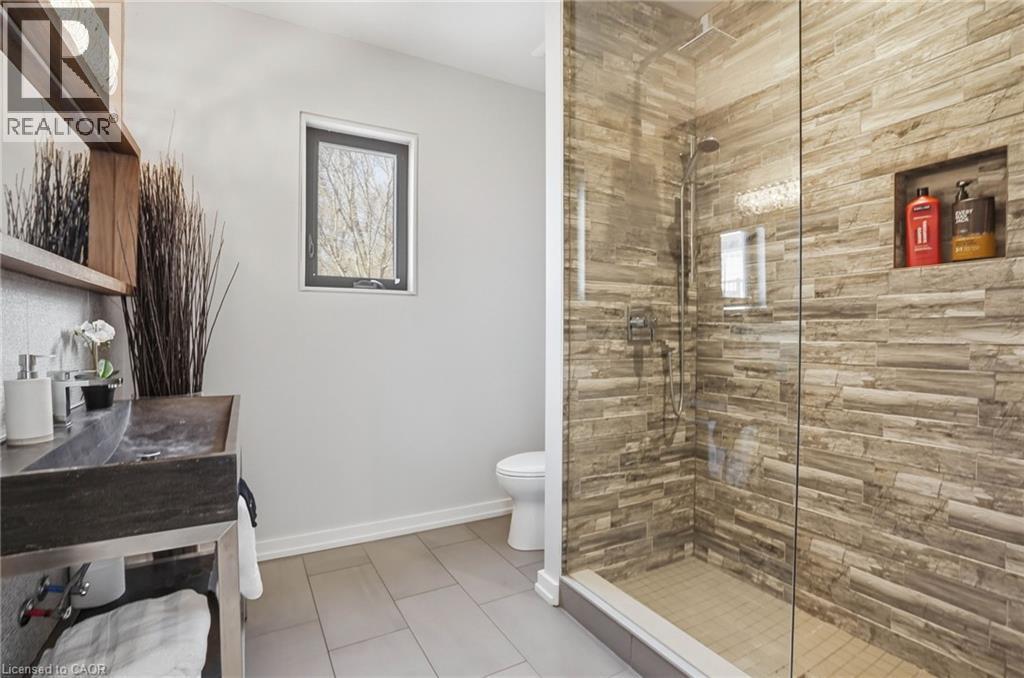 868 Danforth Place, Burlington, ON - Indoor Photo Showing Bathroom