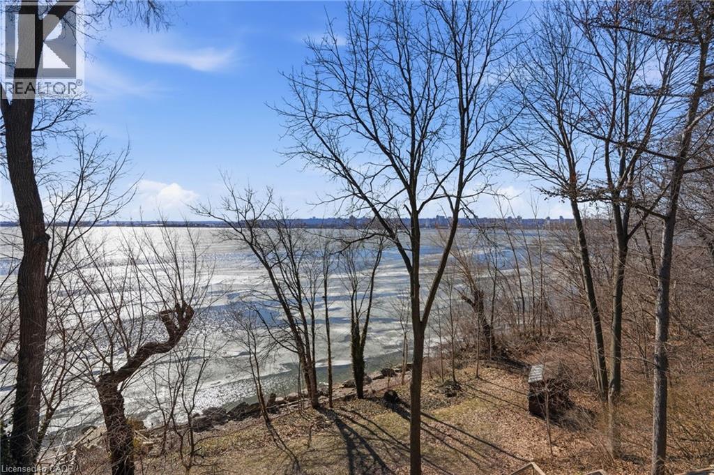 868 Danforth Place, Burlington, ON - Outdoor With View