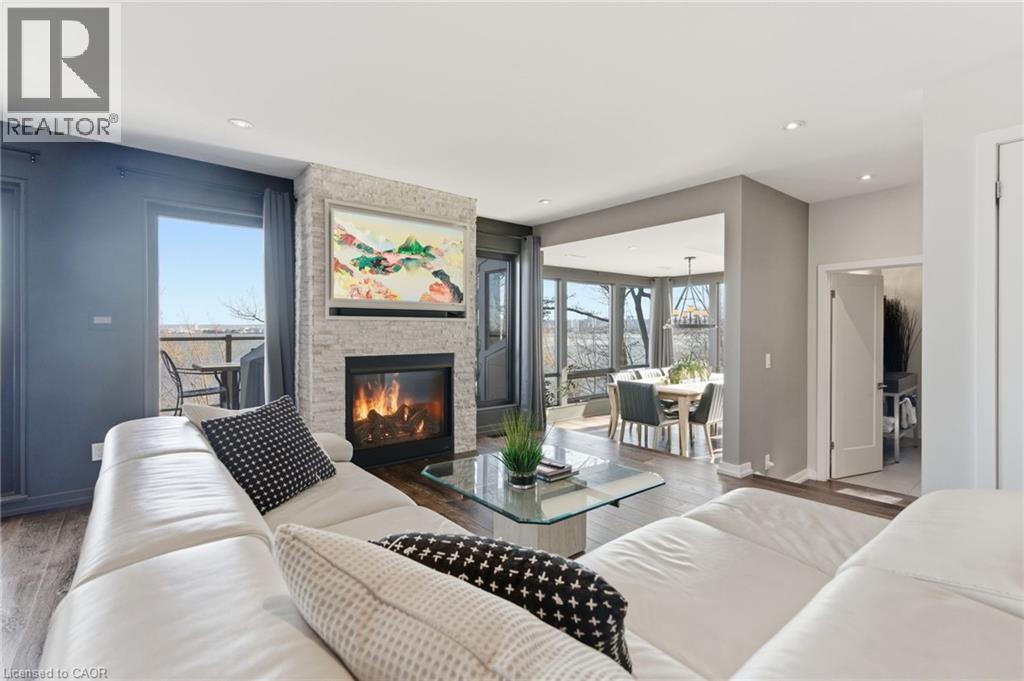 868 Danforth Place, Burlington, ON - Indoor Photo Showing Living Room With Fireplace