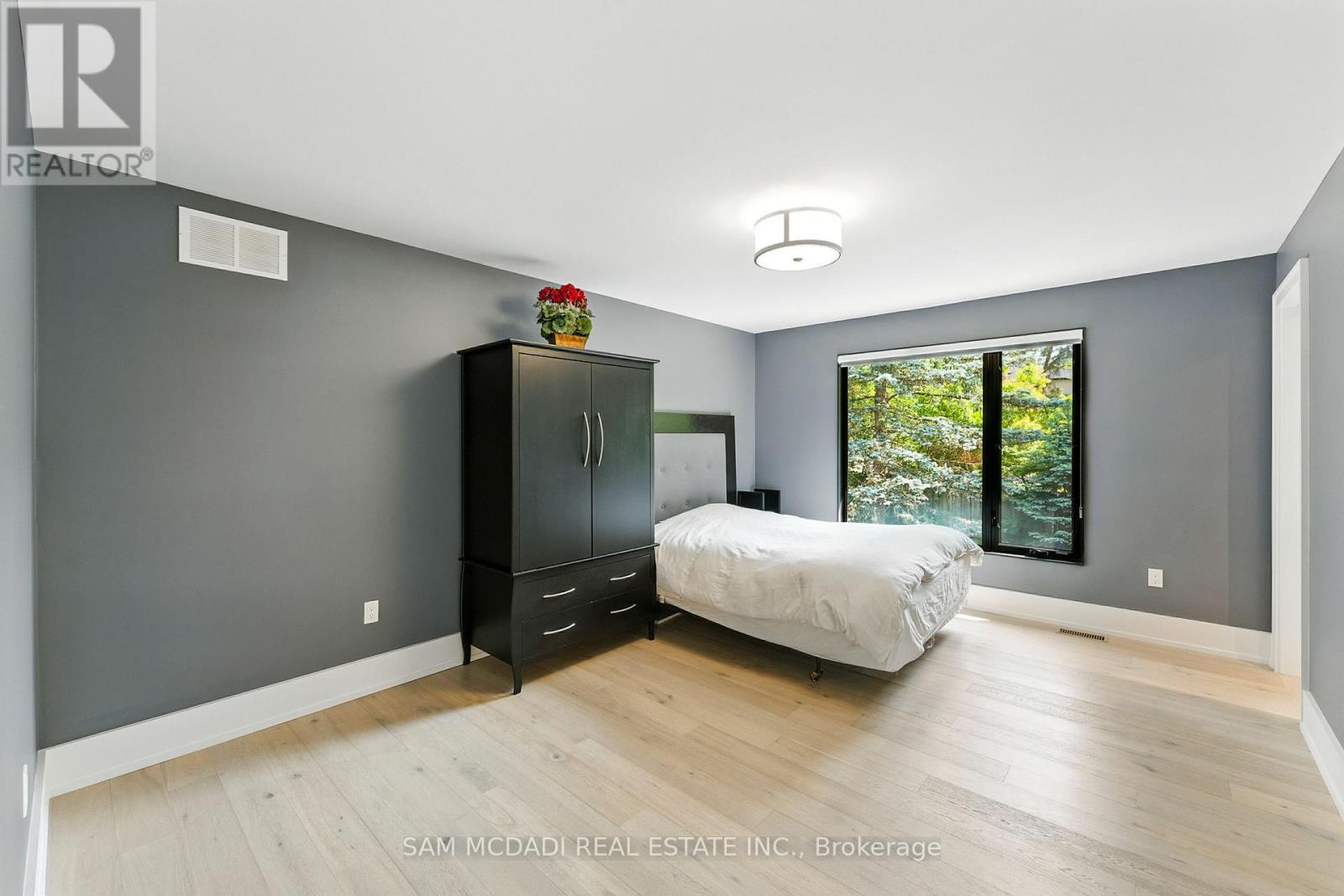 1112 Caldwell Avenue, Mississauga, ON - Indoor Photo Showing Bedroom