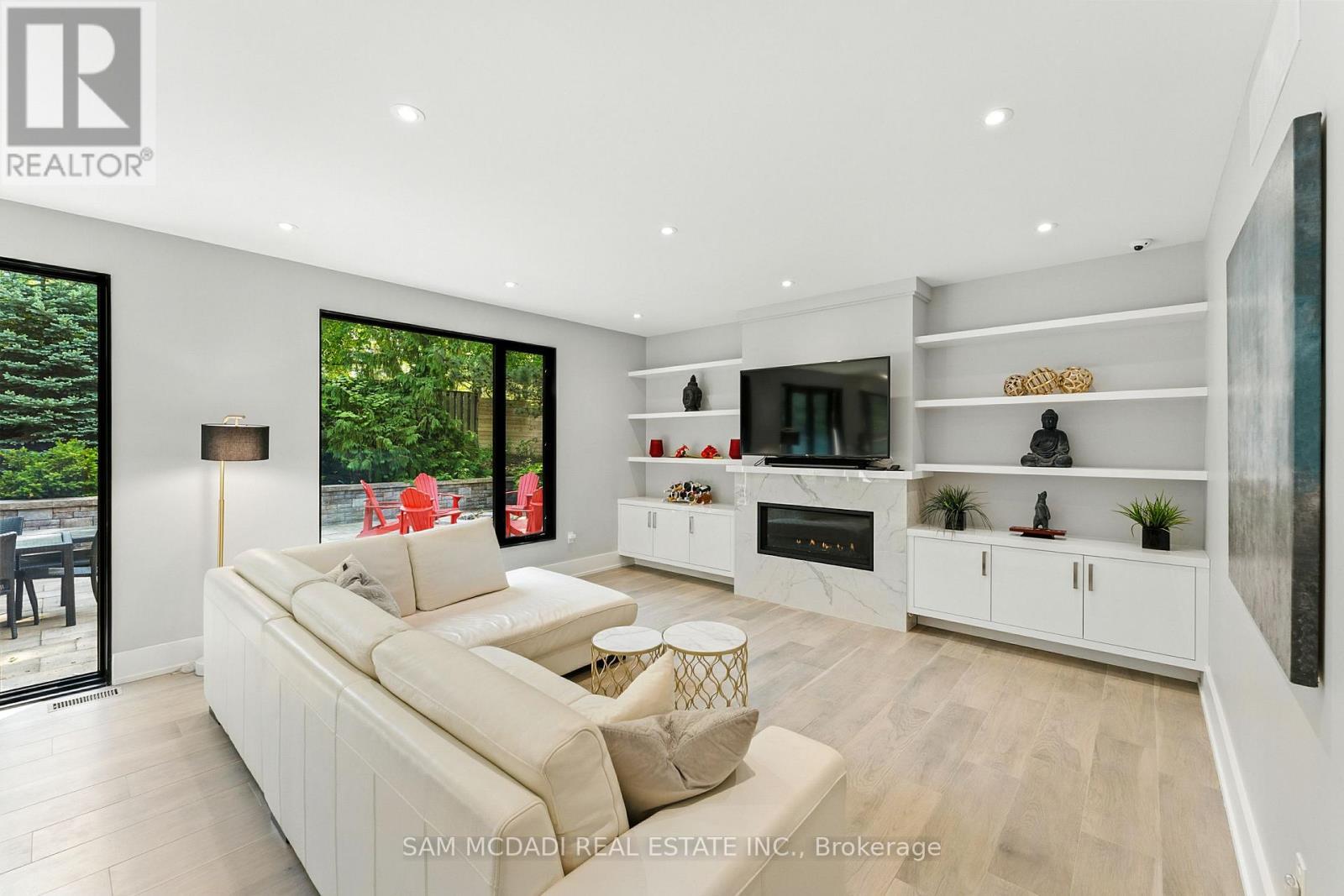 1112 Caldwell Avenue, Mississauga, ON - Indoor Photo Showing Living Room