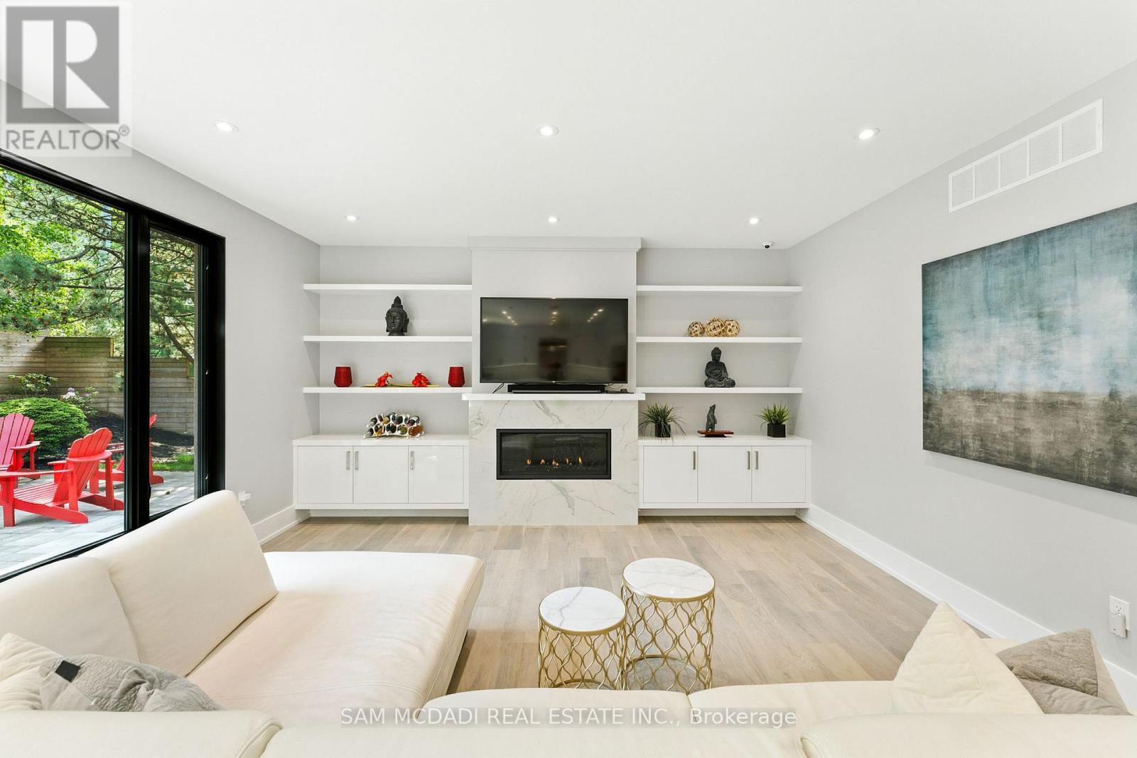 1112 Caldwell Avenue, Mississauga, ON - Indoor Photo Showing Living Room With Fireplace