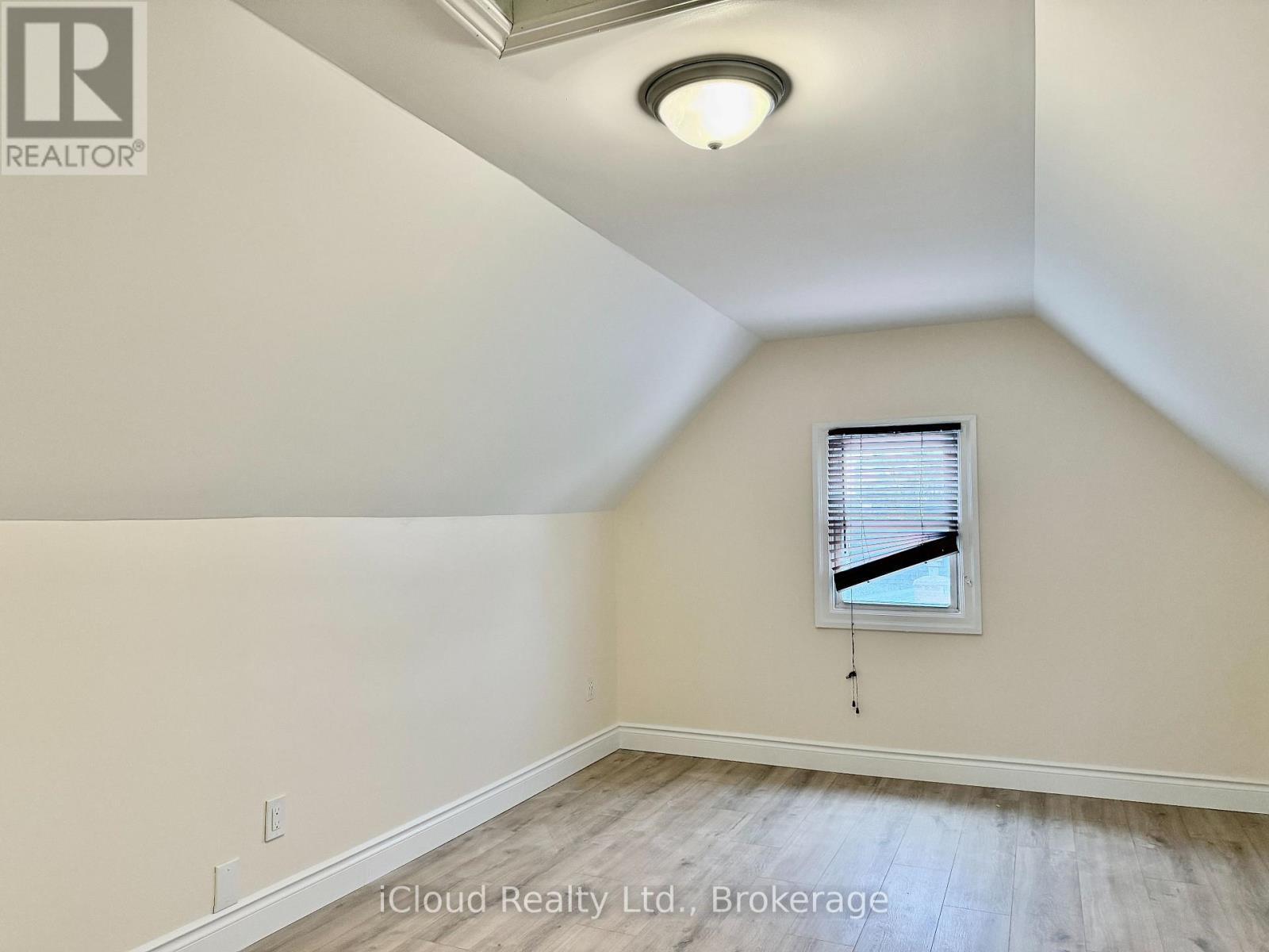 405 Upper Wentworth Street, Hamilton, ON - Indoor Photo Showing Bathroom