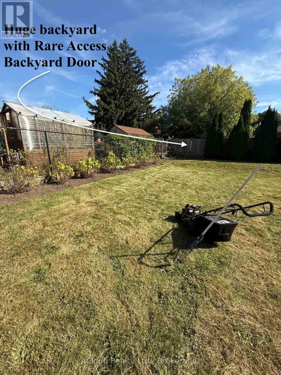 405 Upper Wentworth Street, Hamilton, ON - Outdoor