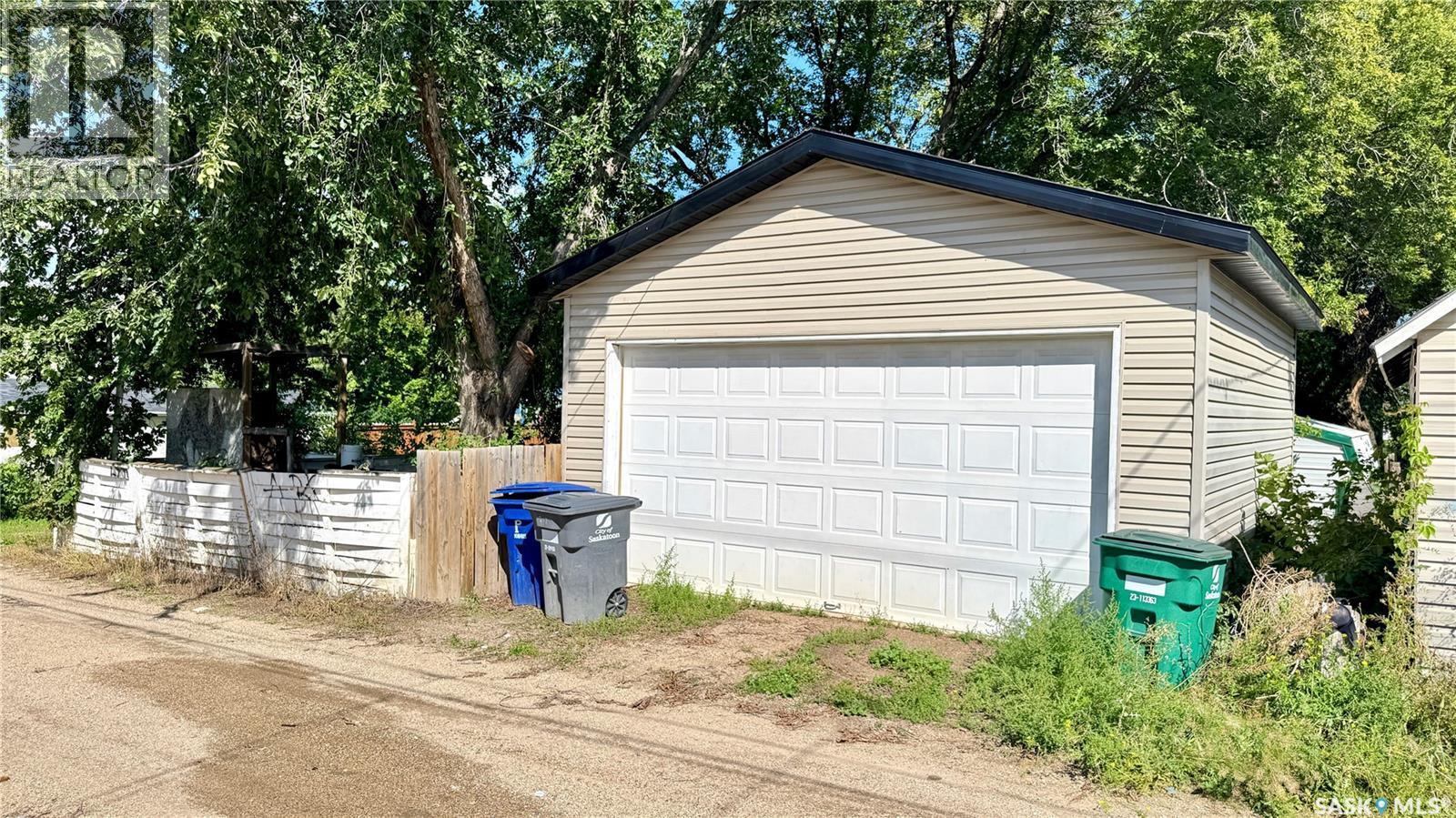 217 L Avenue N, Saskatoon, SK - Outdoor