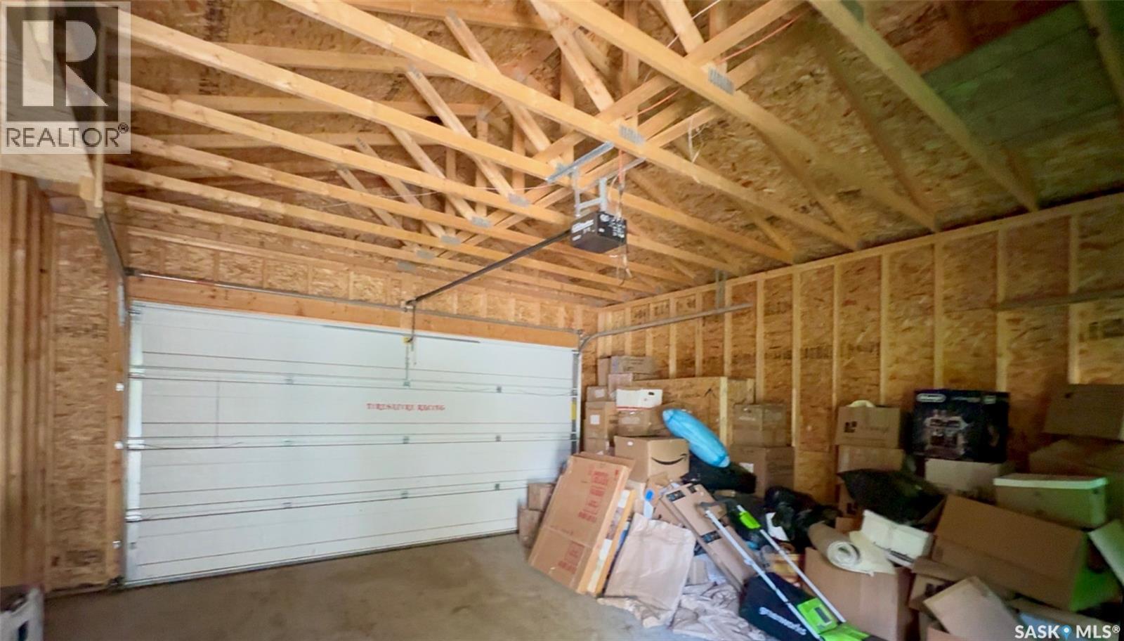 217 L Avenue N, Saskatoon, SK - Indoor Photo Showing Garage