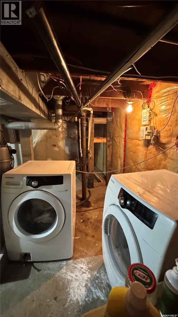 217 L Avenue N, Saskatoon, SK - Indoor Photo Showing Laundry Room