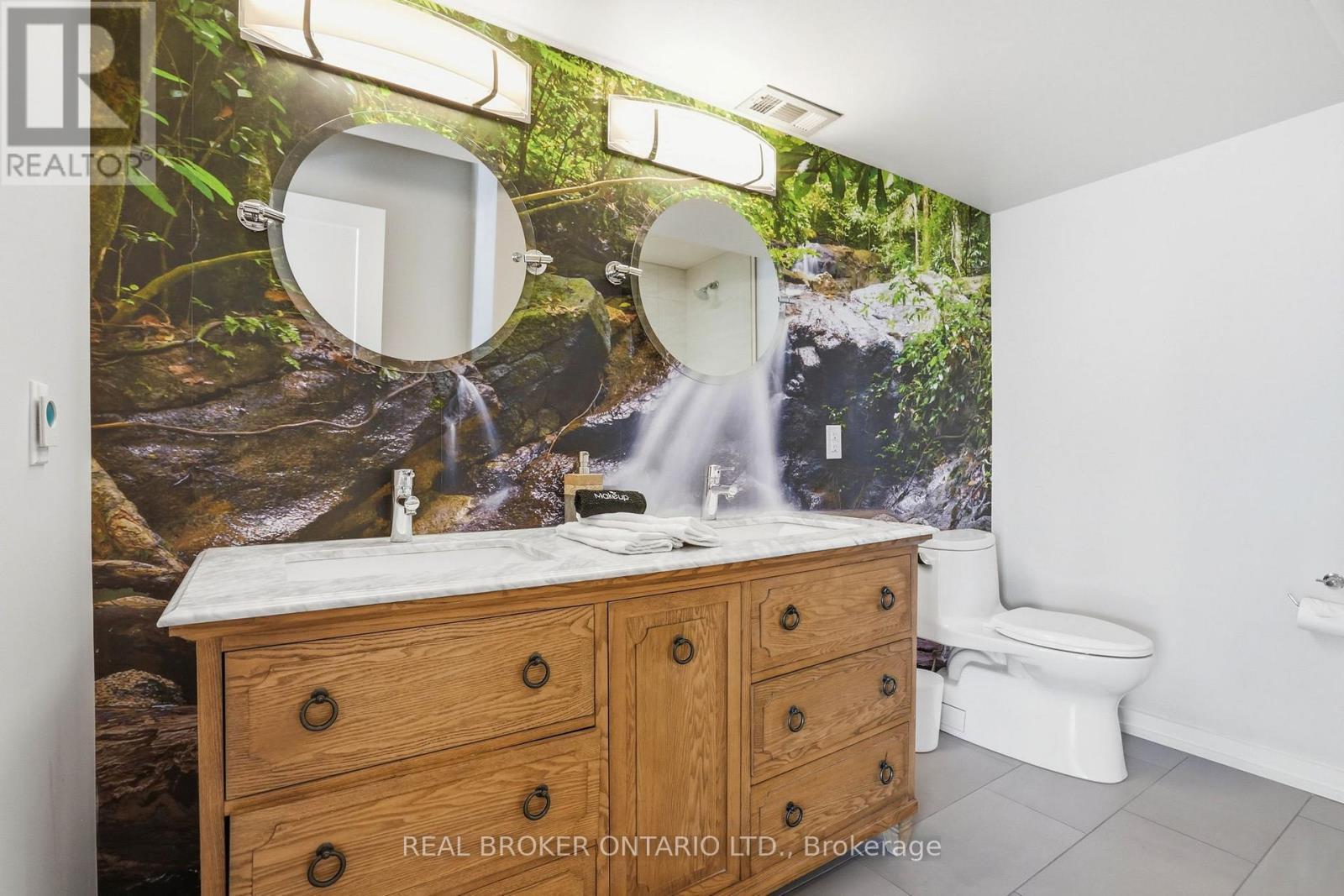 868 Danforth Place, Burlington, ON - Indoor Photo Showing Bathroom