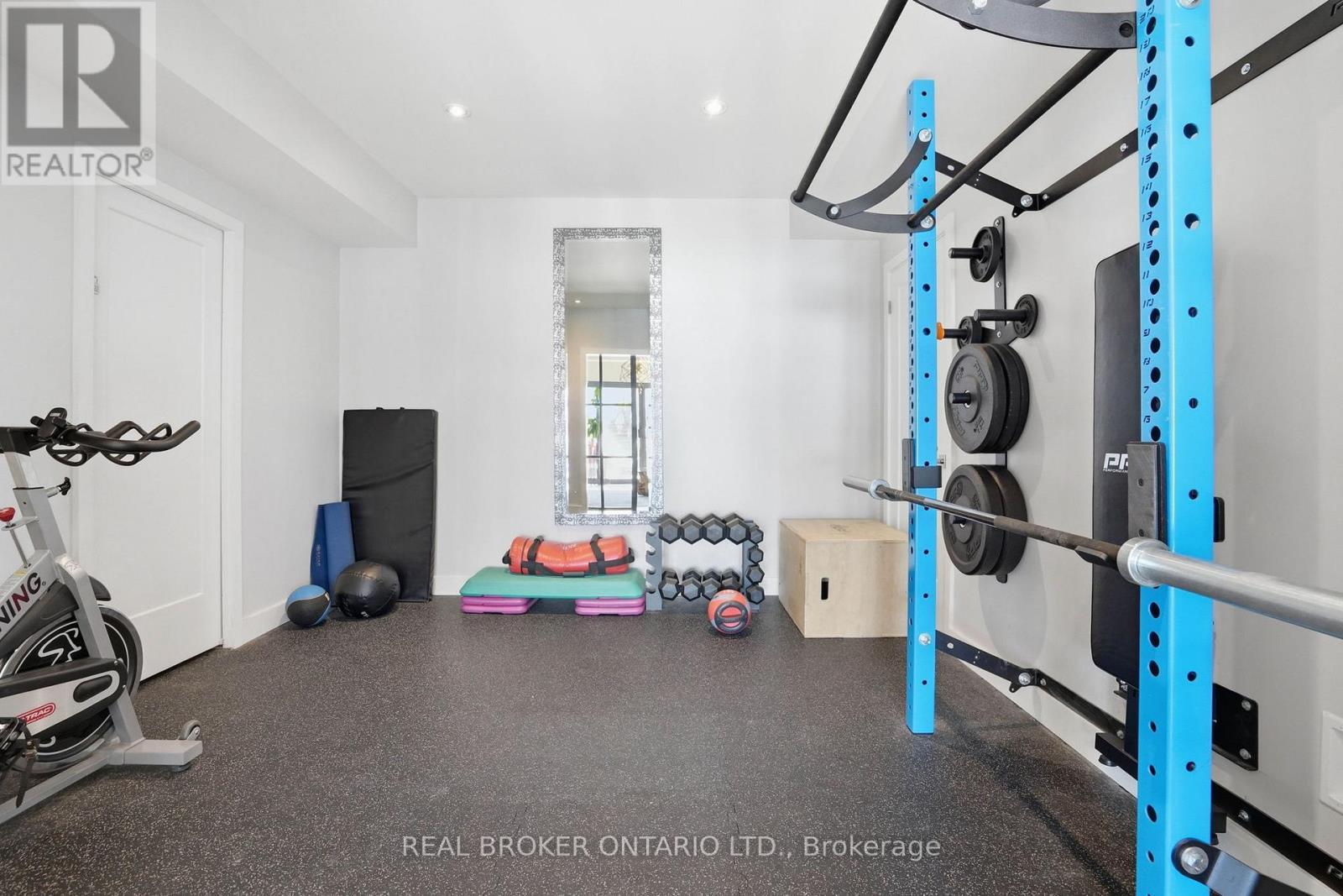 868 Danforth Place, Burlington, ON - Indoor Photo Showing Gym Room