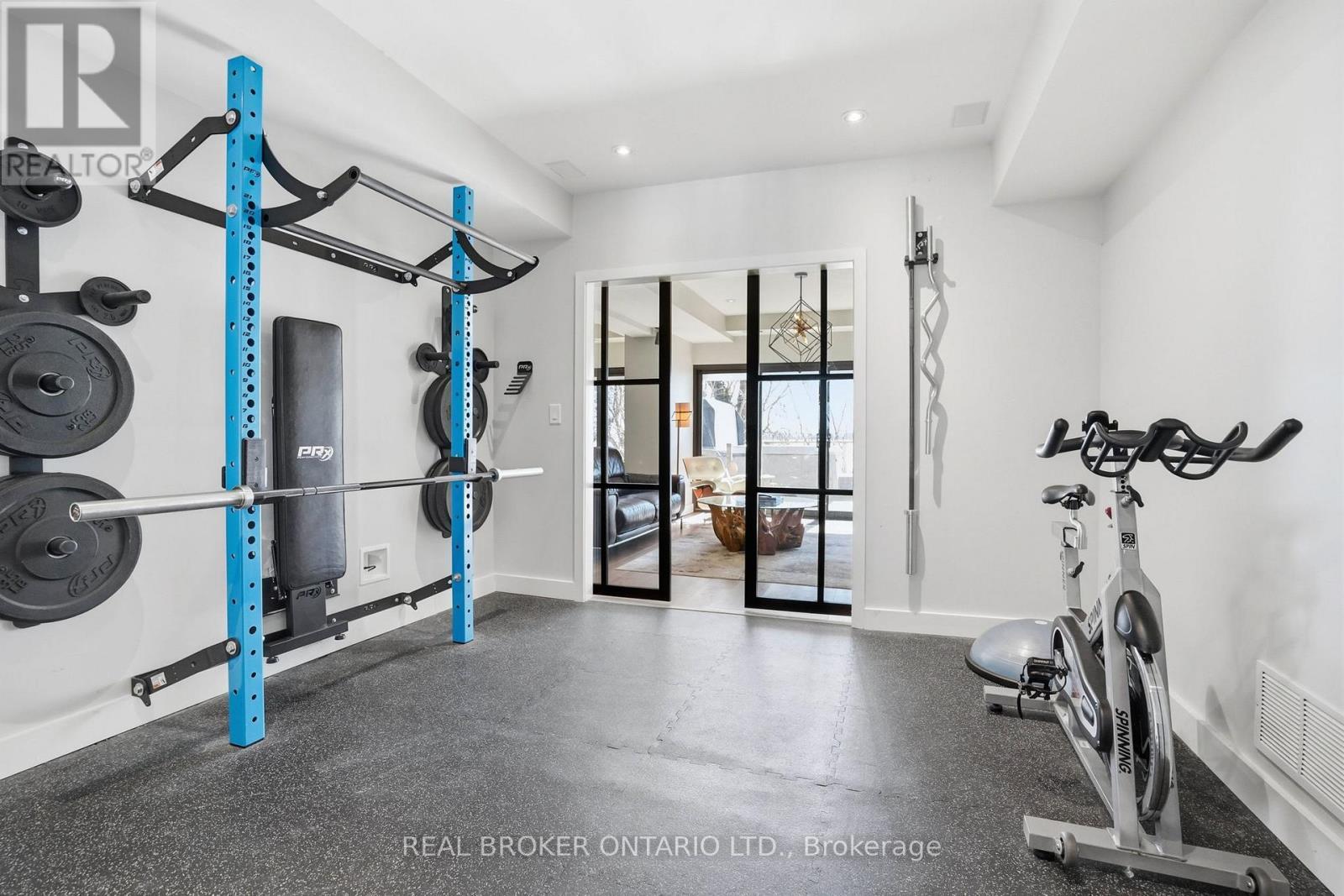 868 Danforth Place, Burlington, ON - Indoor Photo Showing Gym Room