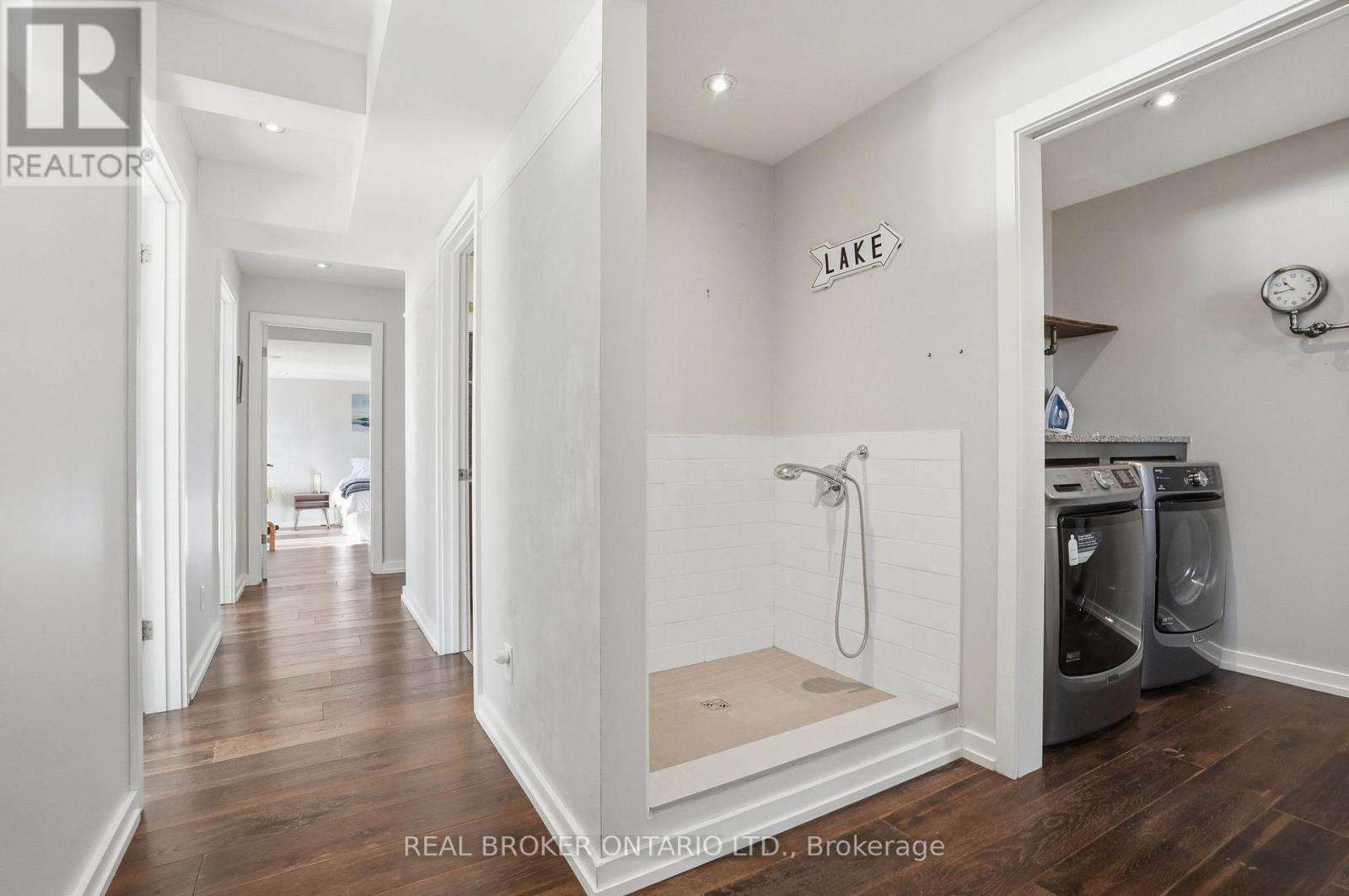 868 Danforth Place, Burlington, ON - Indoor Photo Showing Laundry Room