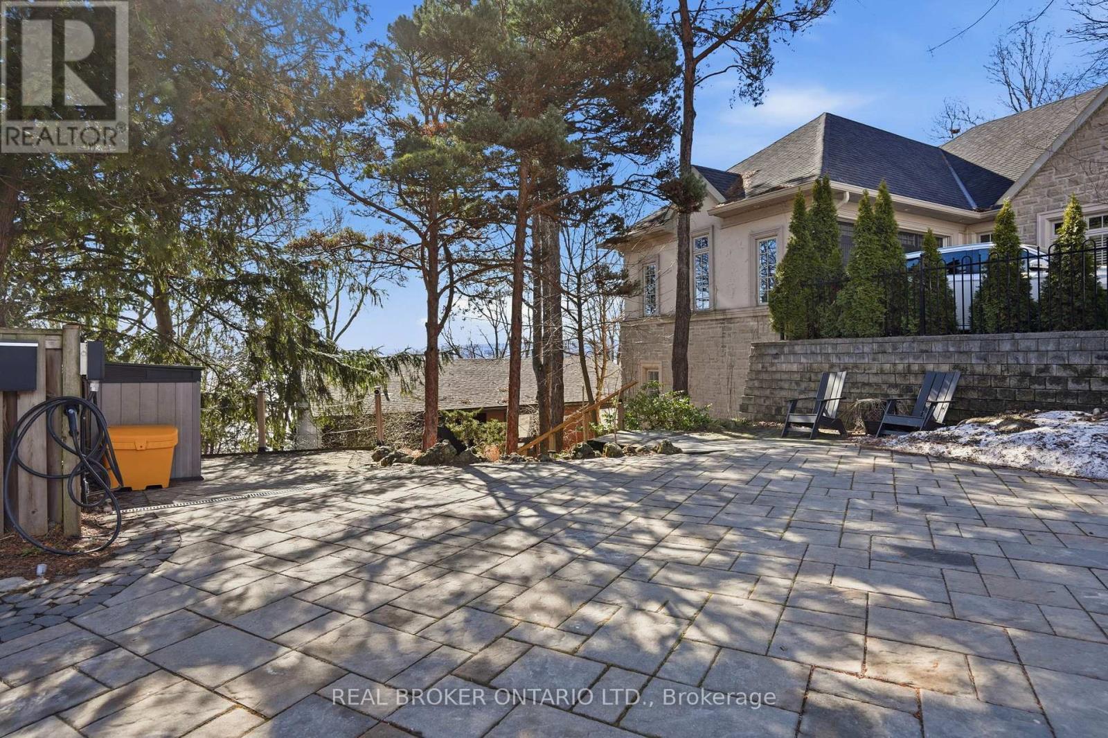 868 Danforth Place, Burlington, ON - Outdoor