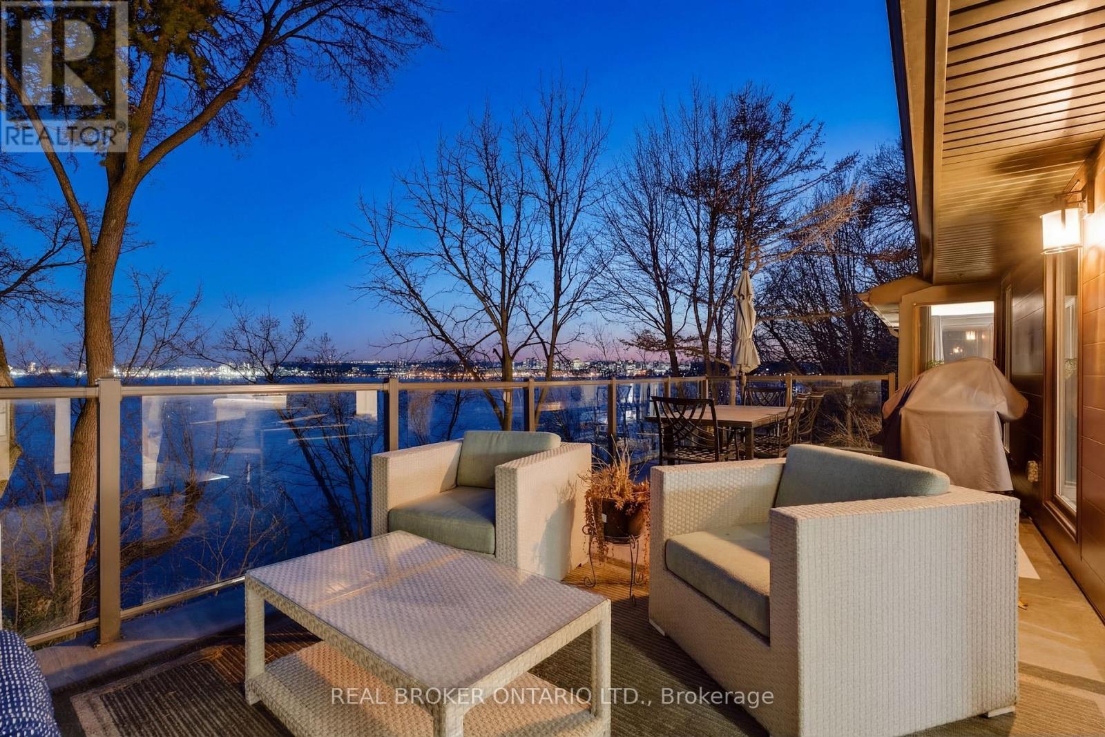 868 Danforth Place, Burlington, ON - Outdoor