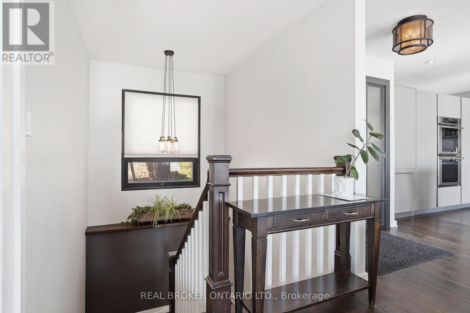 868 Danforth Place, Burlington, ON - Indoor