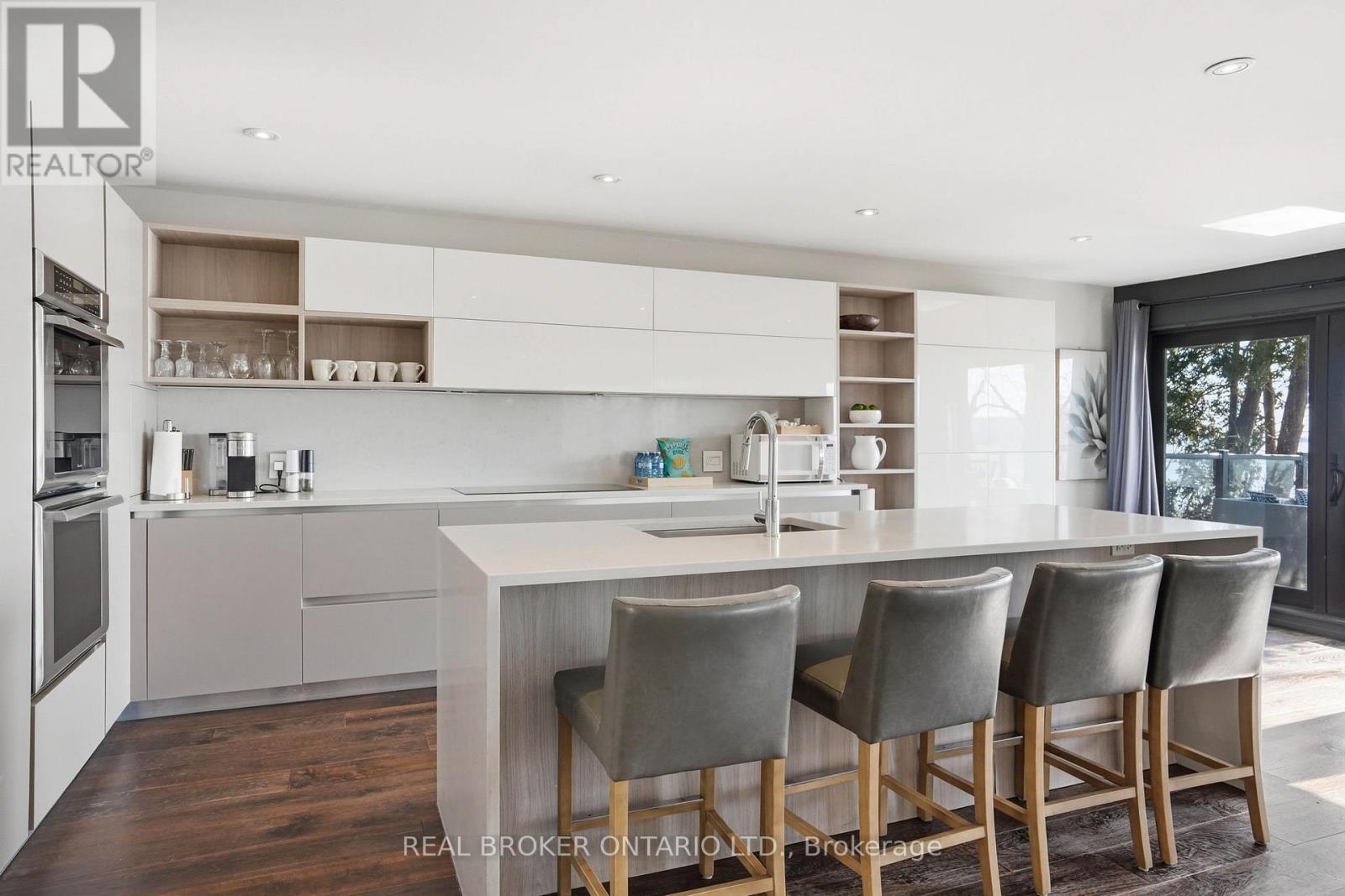 868 Danforth Place, Burlington, ON - Indoor