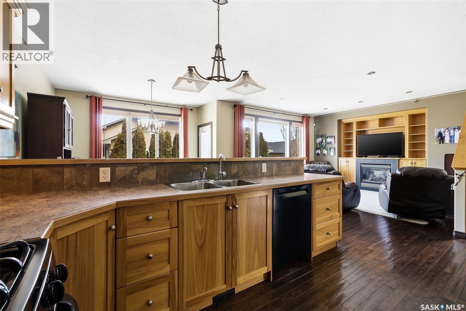 2451 Linner Bay, Regina, SK - Indoor