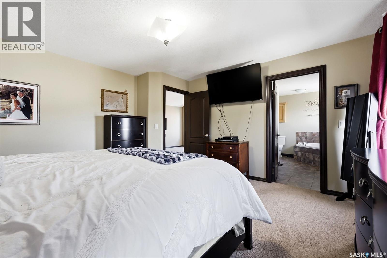 2451 Linner Bay, Regina, SK - Indoor Photo Showing Bedroom
