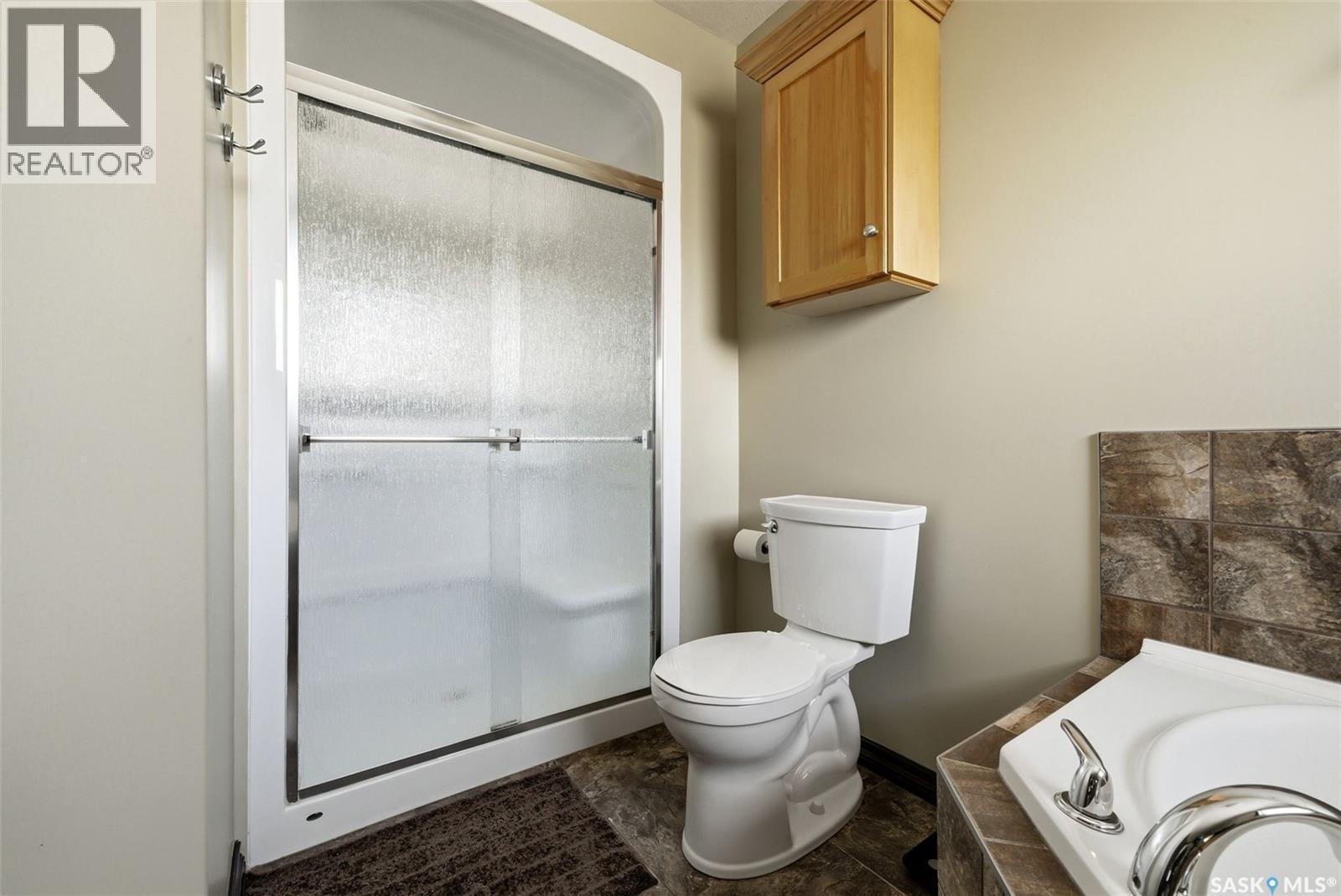 2451 Linner Bay, Regina, SK - Indoor Photo Showing Bathroom
