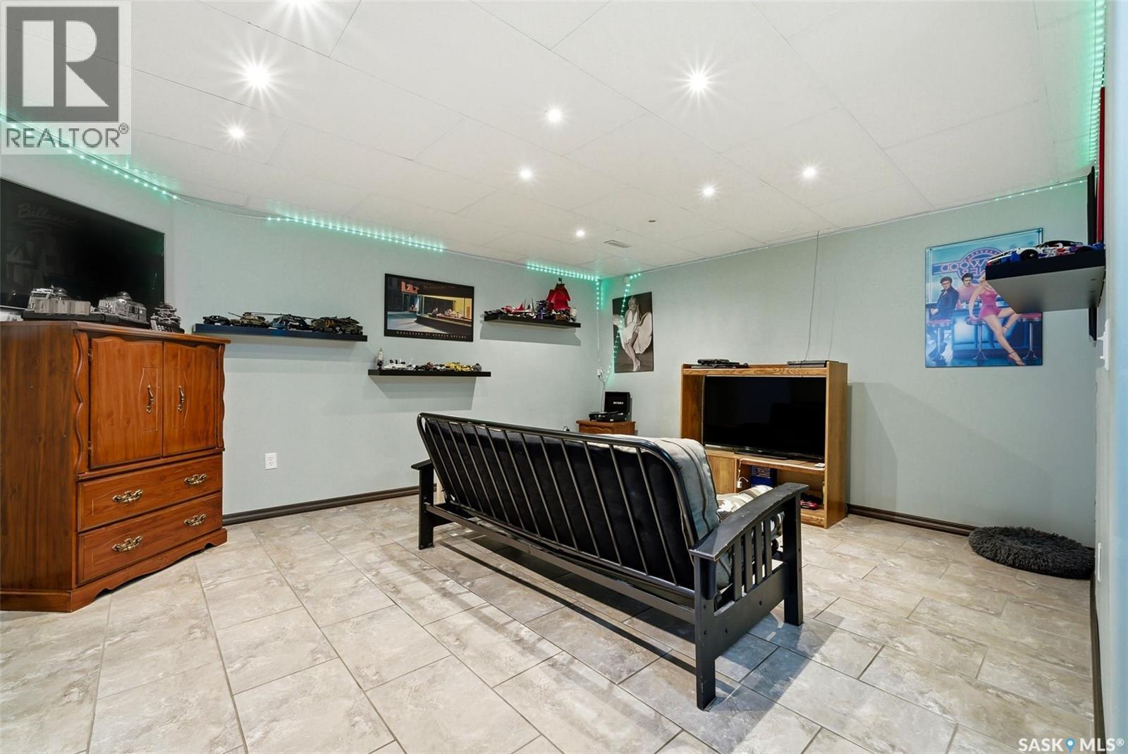 2451 Linner Bay, Regina, SK - Indoor
