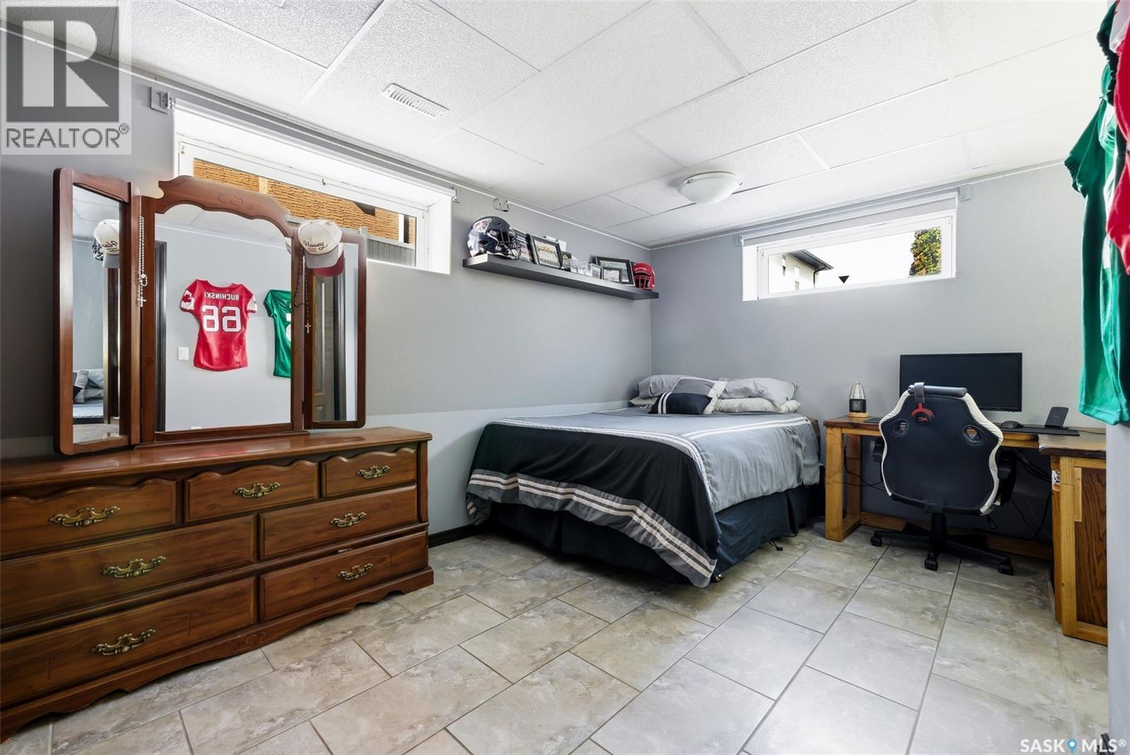 2451 Linner Bay, Regina, SK - Indoor Photo Showing Bedroom