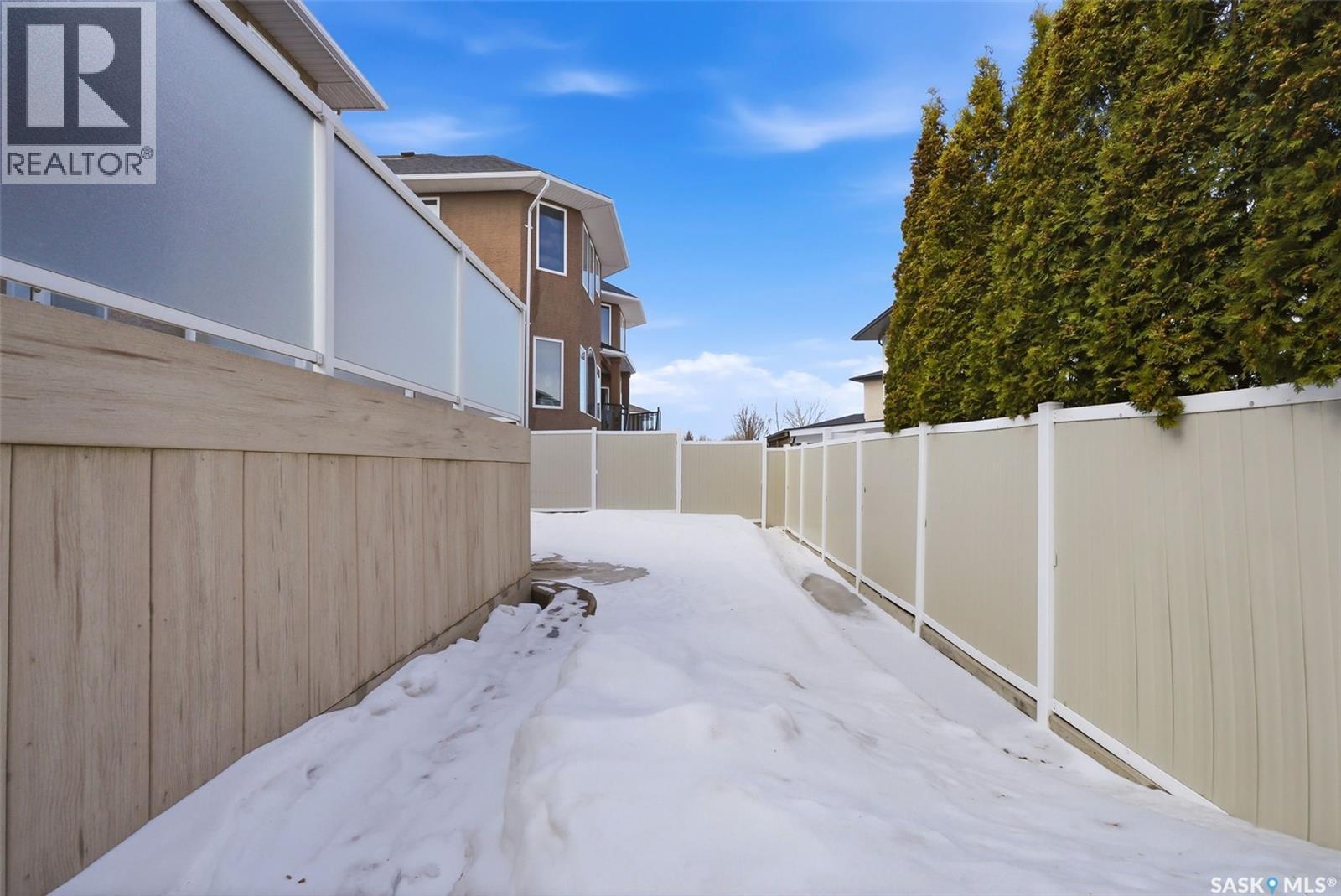 2451 Linner Bay, Regina, SK - Outdoor