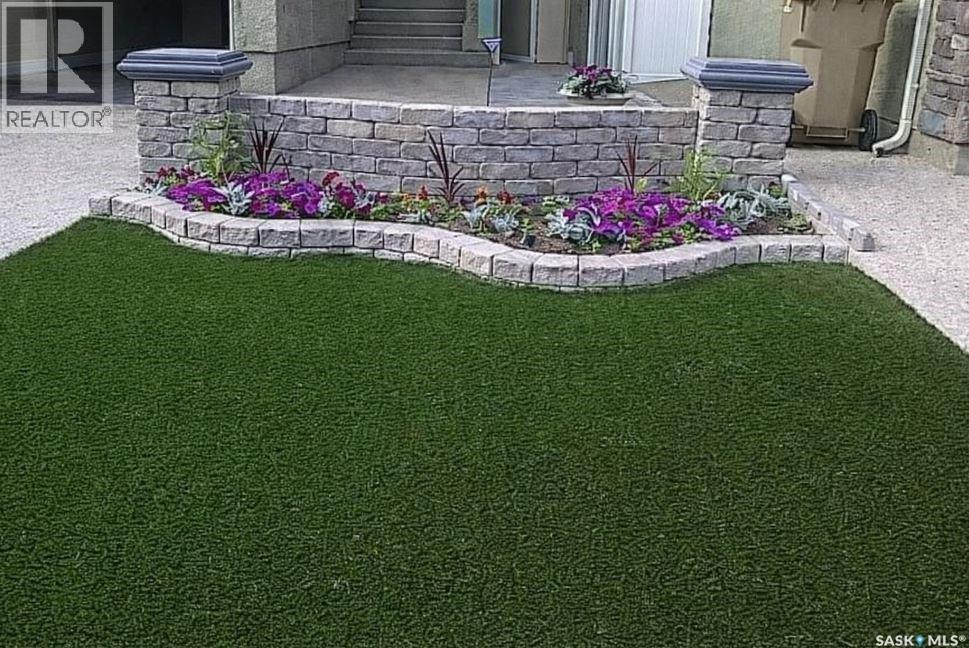 2451 Linner Bay, Regina, SK - Outdoor