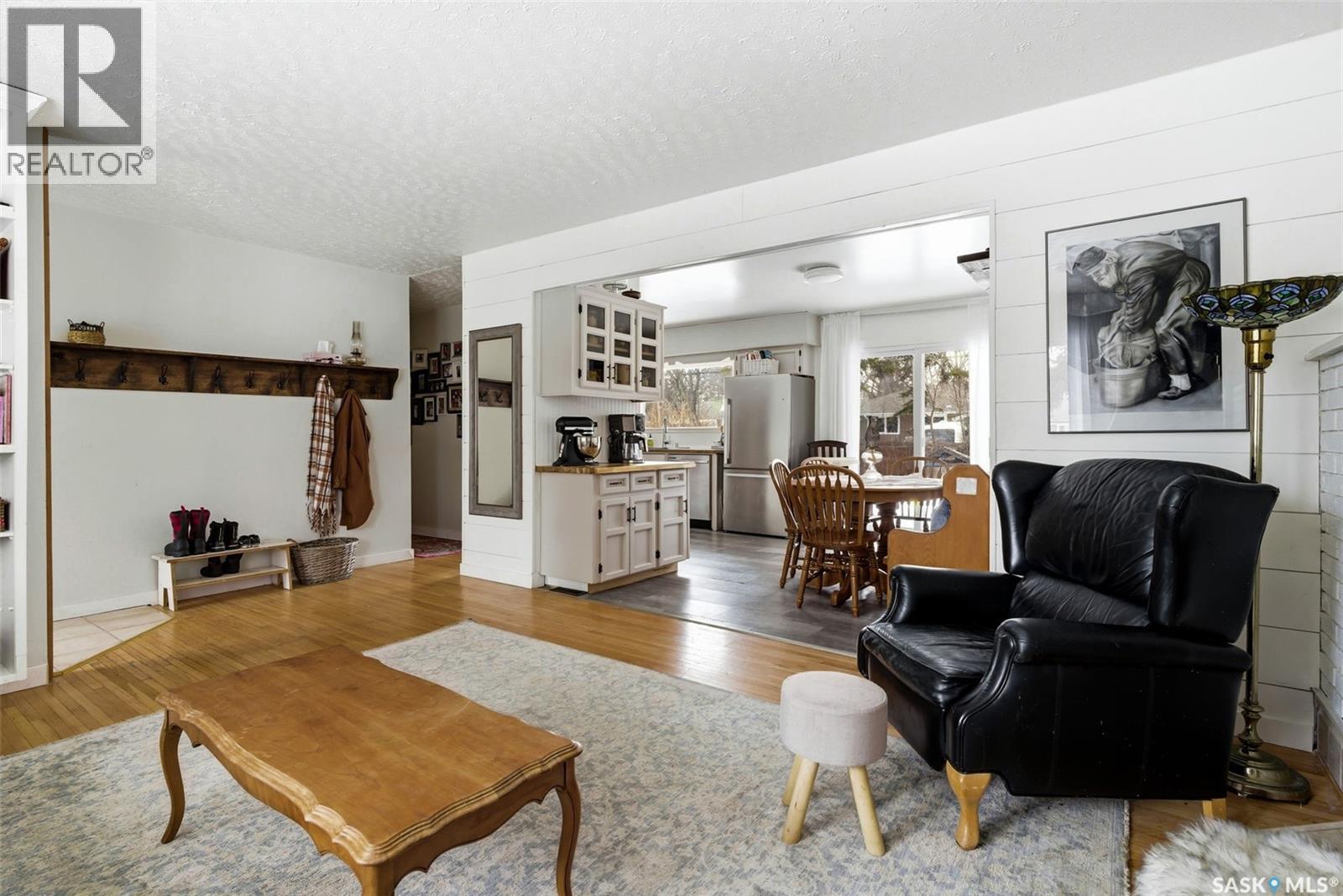 18 Marsh Crescent, Regina, SK - Indoor Photo Showing Living Room