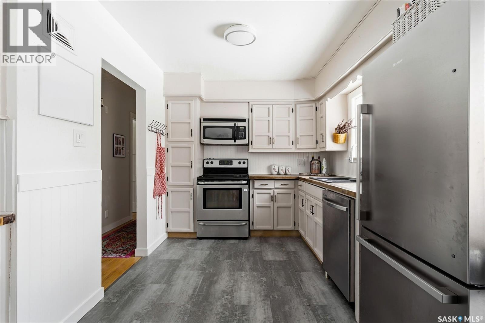 18 Marsh Crescent, Regina, SK - Indoor Photo Showing Kitchen With Stainless Steel Kitchen