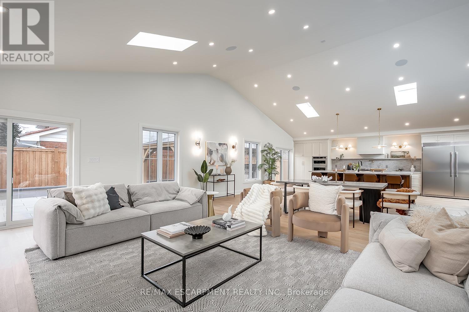 251 Glen Afton Drive, Burlington, ON - Indoor Photo Showing Living Room