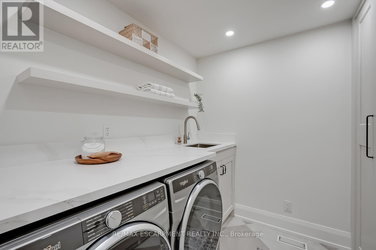 251 Glen Afton Drive, Burlington, ON - Indoor Photo Showing Laundry Room