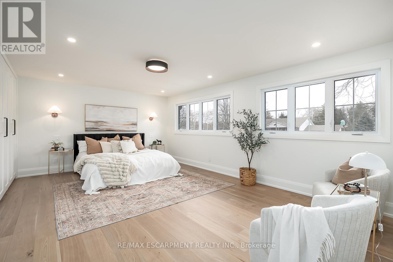 251 Glen Afton Drive, Burlington, ON - Indoor Photo Showing Bedroom