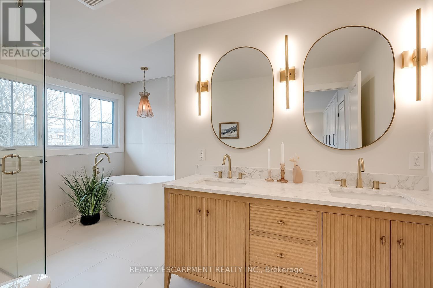 251 Glen Afton Drive, Burlington, ON - Indoor Photo Showing Bathroom