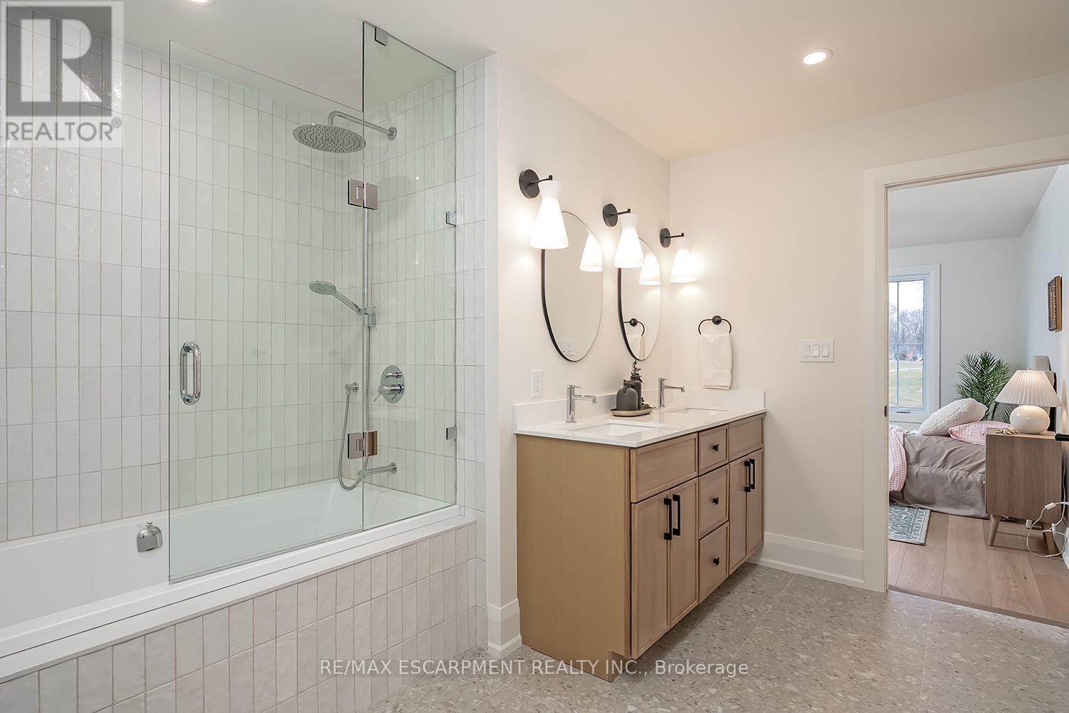 251 Glen Afton Drive, Burlington, ON - Indoor Photo Showing Bathroom