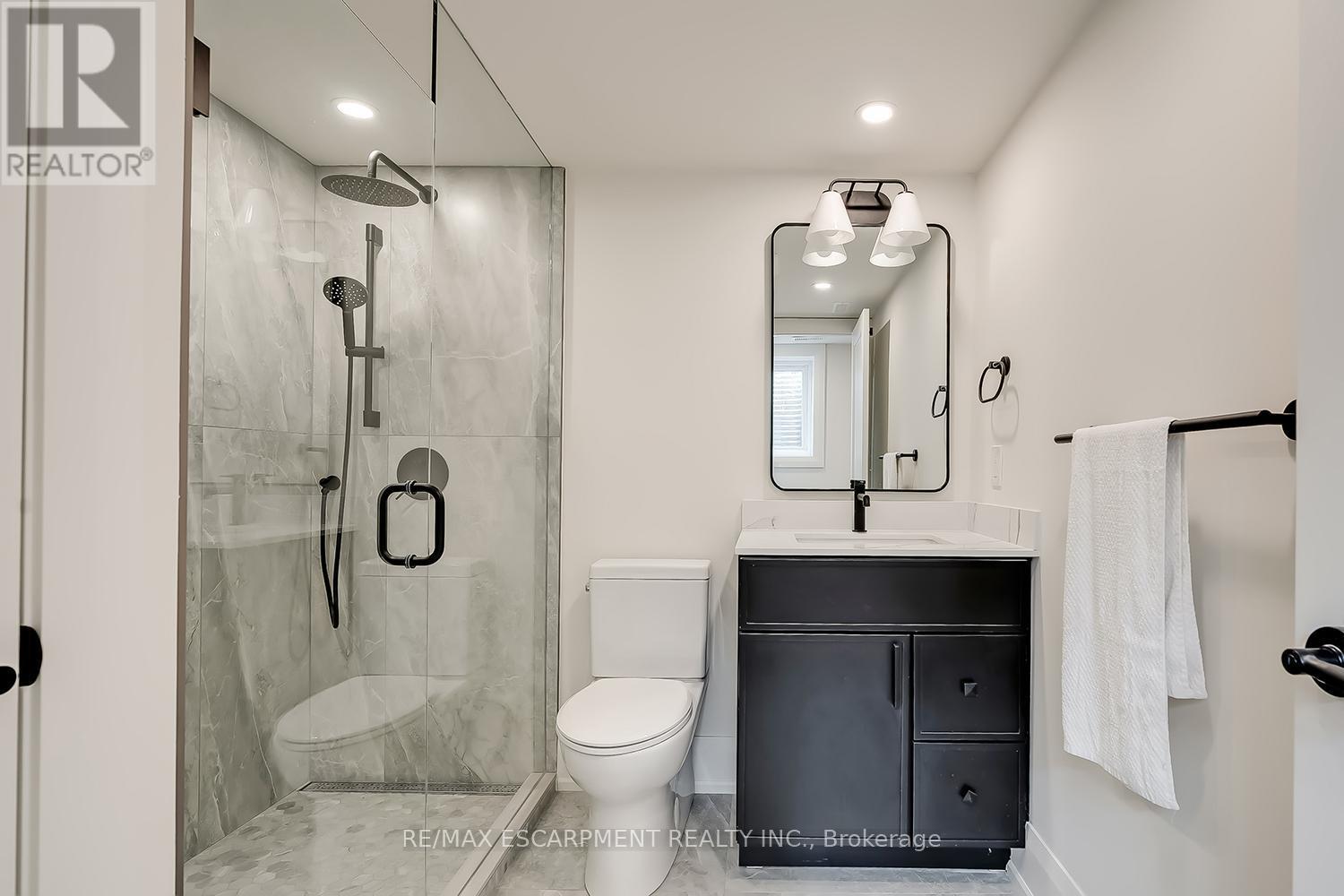251 Glen Afton Drive, Burlington, ON - Indoor Photo Showing Bathroom