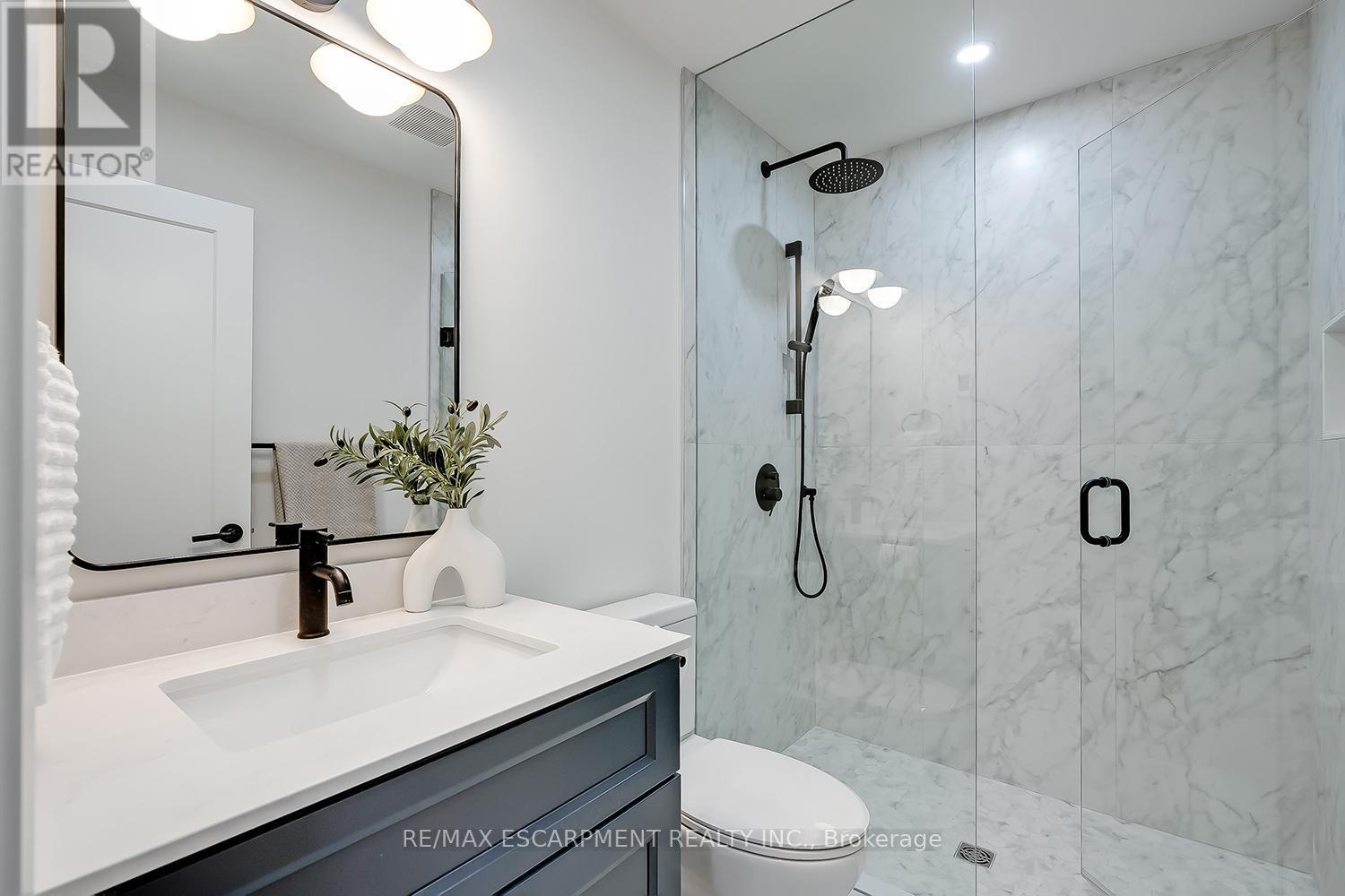 251 Glen Afton Drive, Burlington, ON - Indoor Photo Showing Bathroom