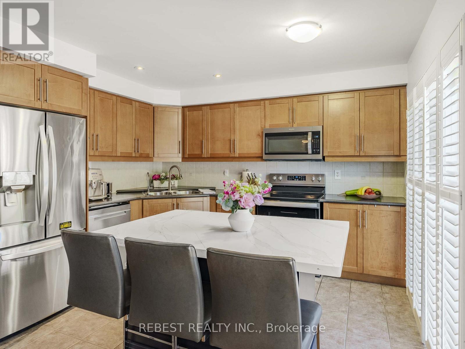 4057 Donnic Drive, Burlington, ON - Indoor Photo Showing Kitchen With Stainless Steel Kitchen