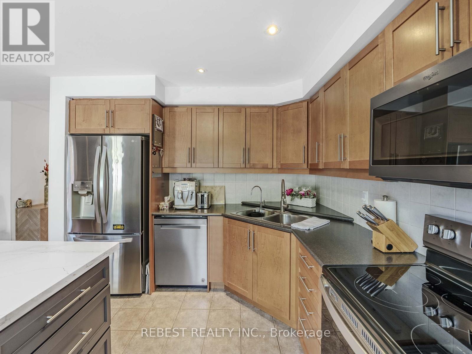4057 Donnic Drive, Burlington, ON - Indoor Photo Showing Kitchen With Stainless Steel Kitchen With Double Sink