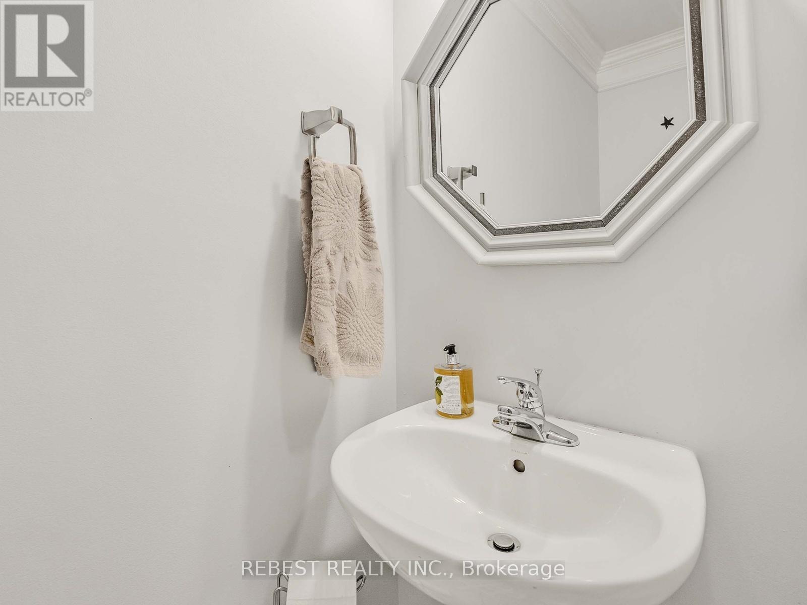 4057 Donnic Drive, Burlington, ON - Indoor Photo Showing Bathroom