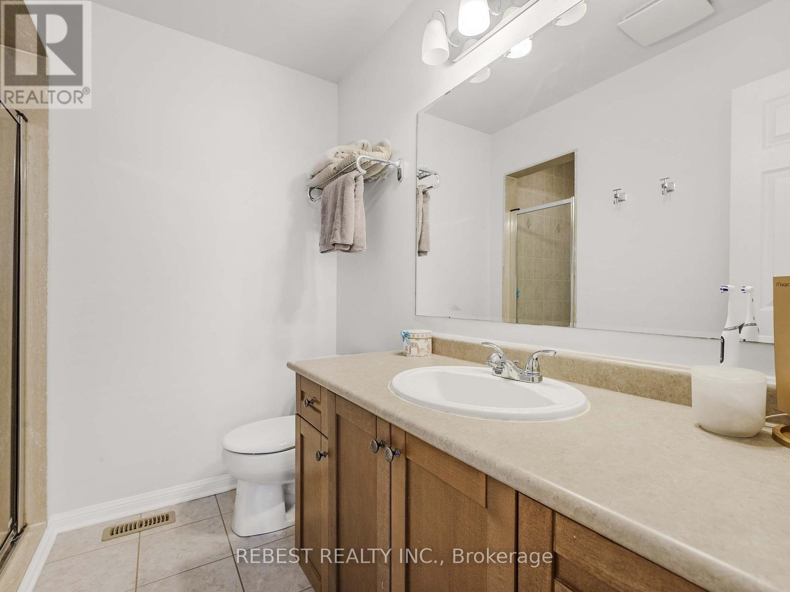 4057 Donnic Drive, Burlington, ON - Indoor Photo Showing Bathroom