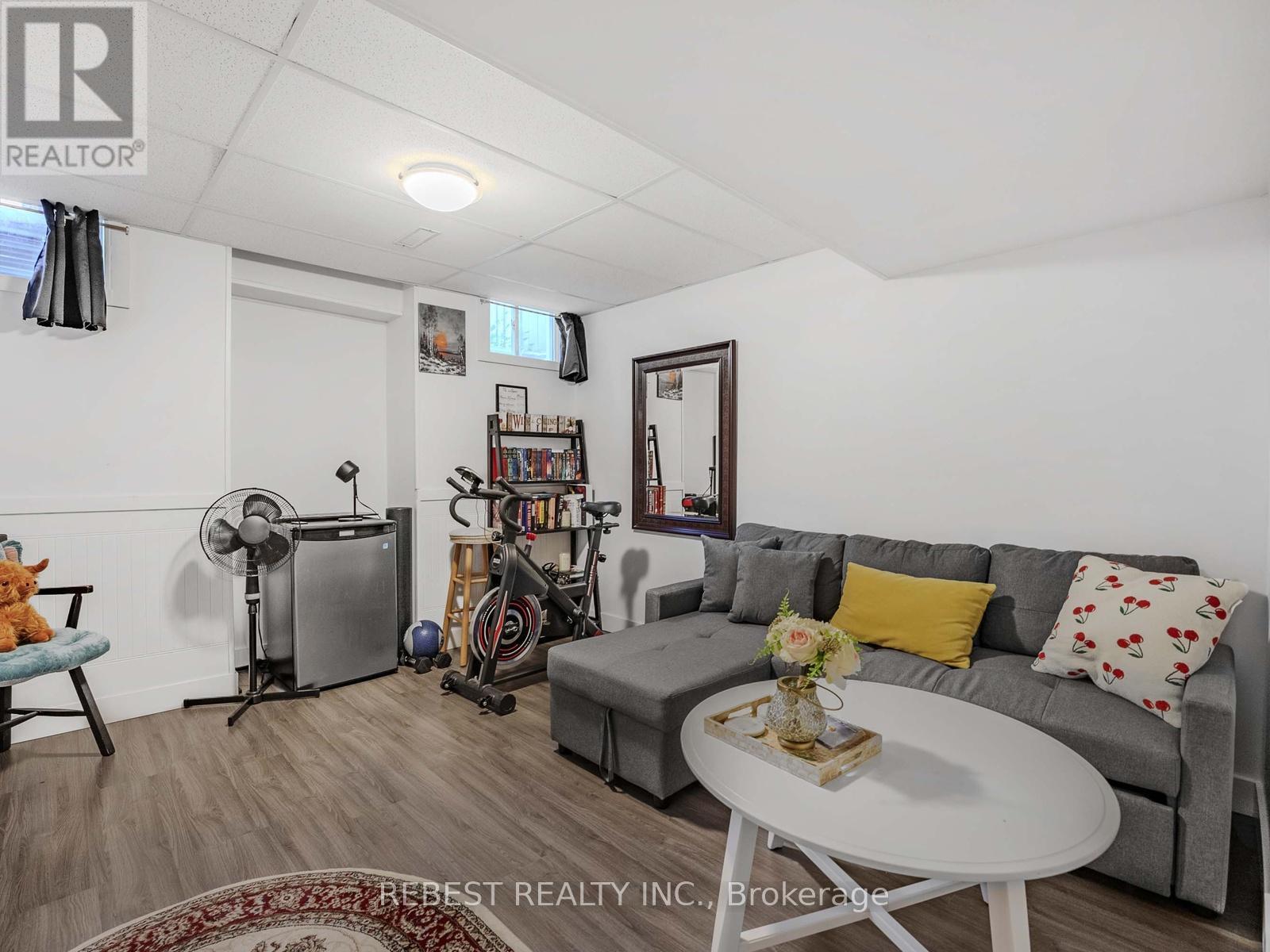 4057 Donnic Drive, Burlington, ON - Indoor