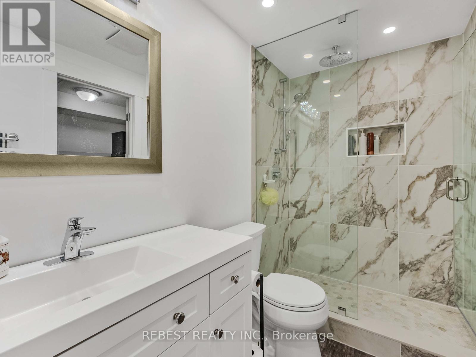 4057 Donnic Drive, Burlington, ON - Indoor Photo Showing Bathroom