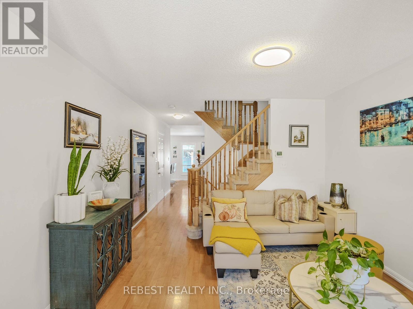 4057 Donnic Drive, Burlington, ON - Indoor Photo Showing Living Room