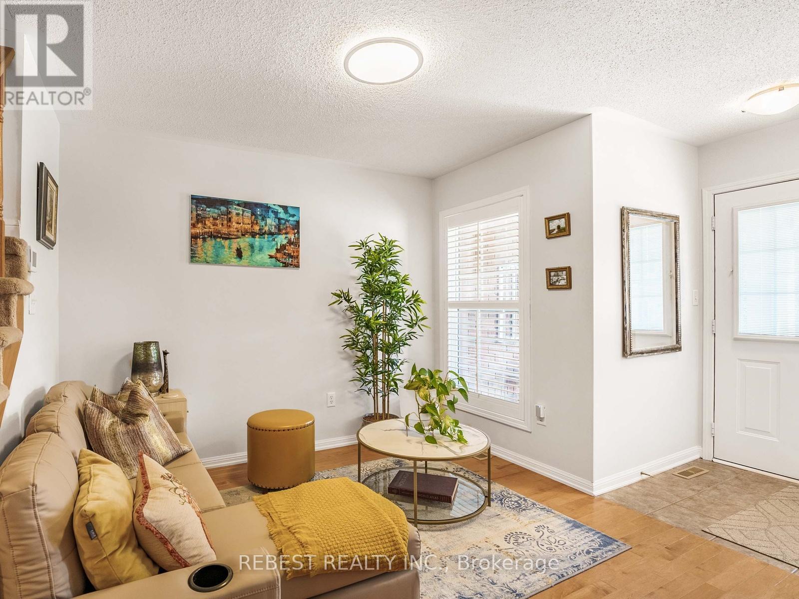 4057 Donnic Drive, Burlington, ON - Indoor