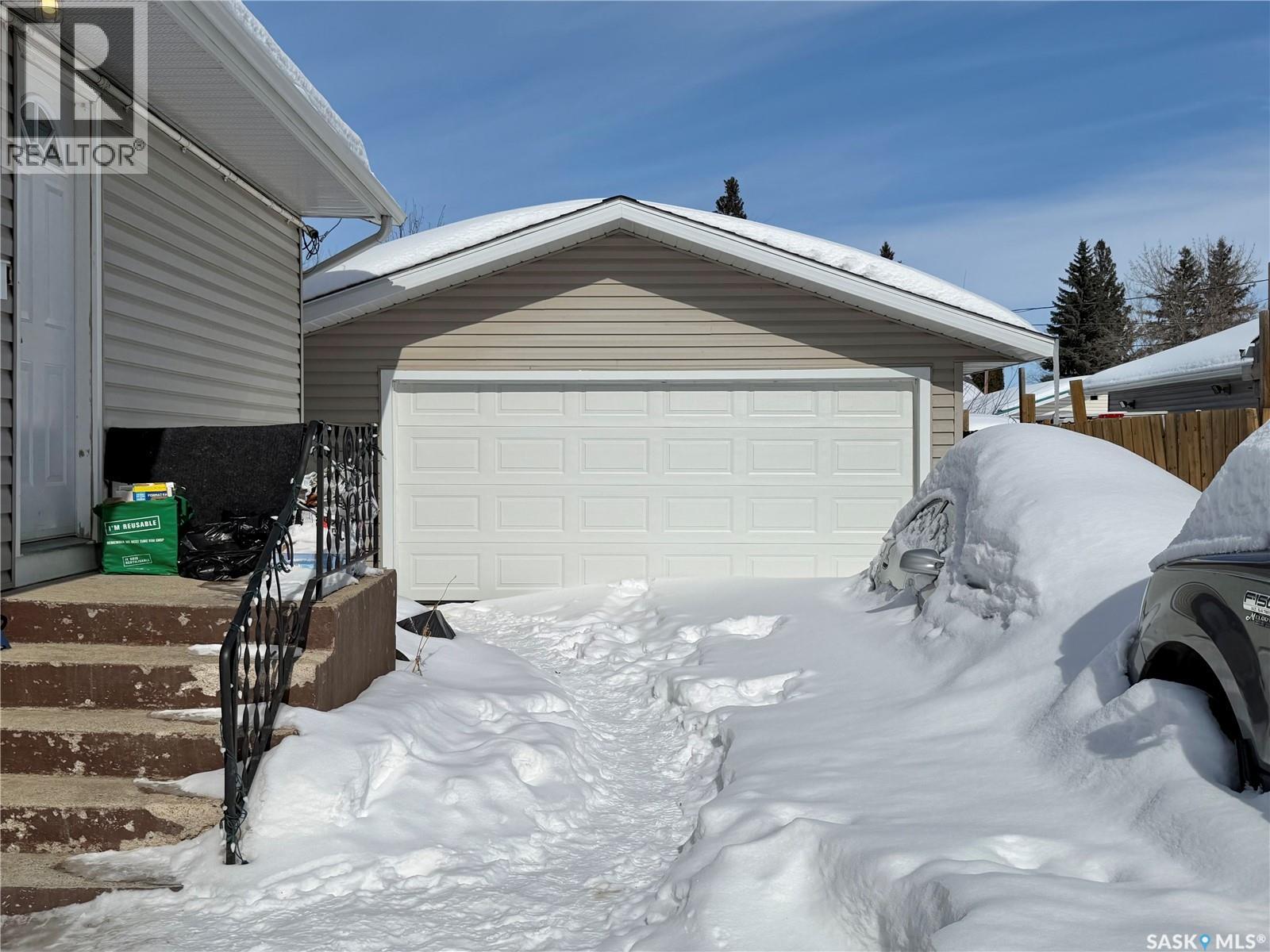 110 Hatton Avenue E, Melfort, SK - Outdoor With Exterior