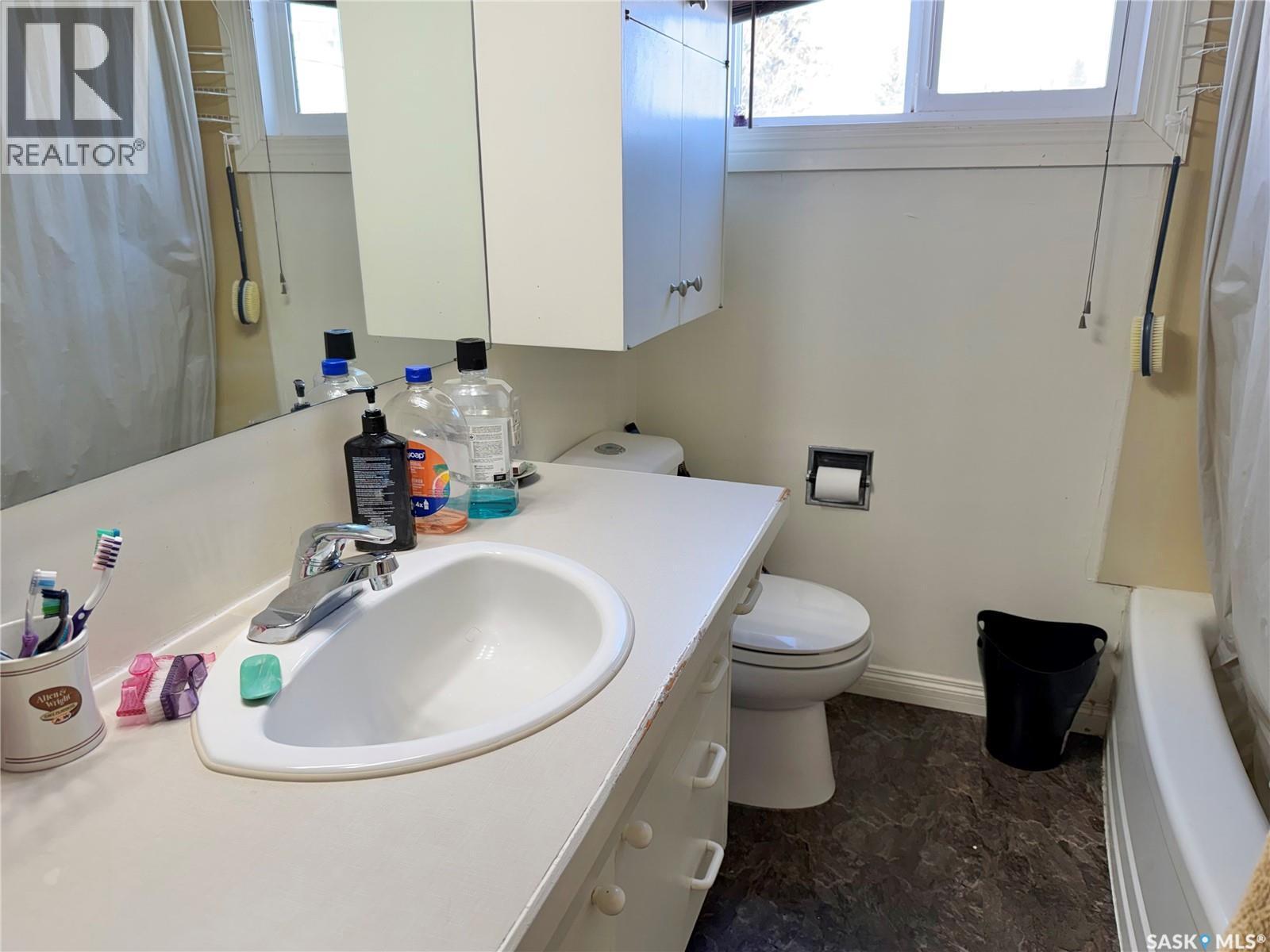 110 Hatton Avenue E, Melfort, SK - Indoor Photo Showing Bathroom