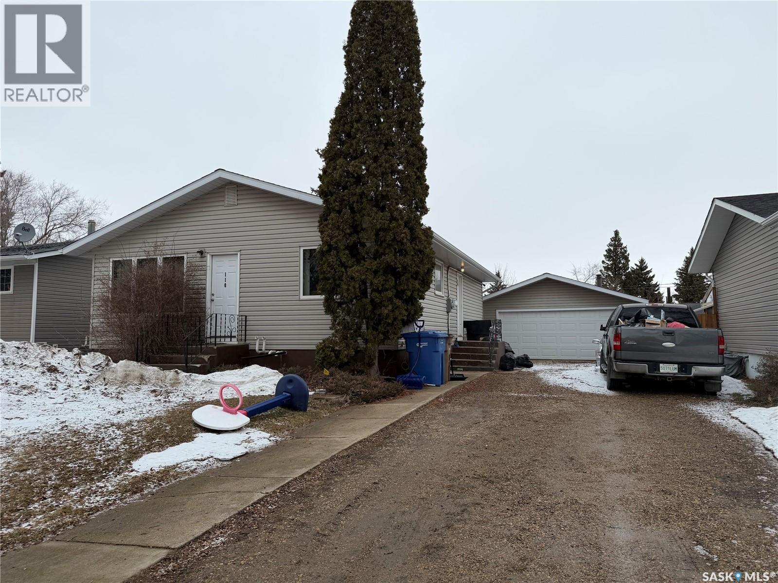 110 Hatton Avenue E, Melfort, SK - Outdoor