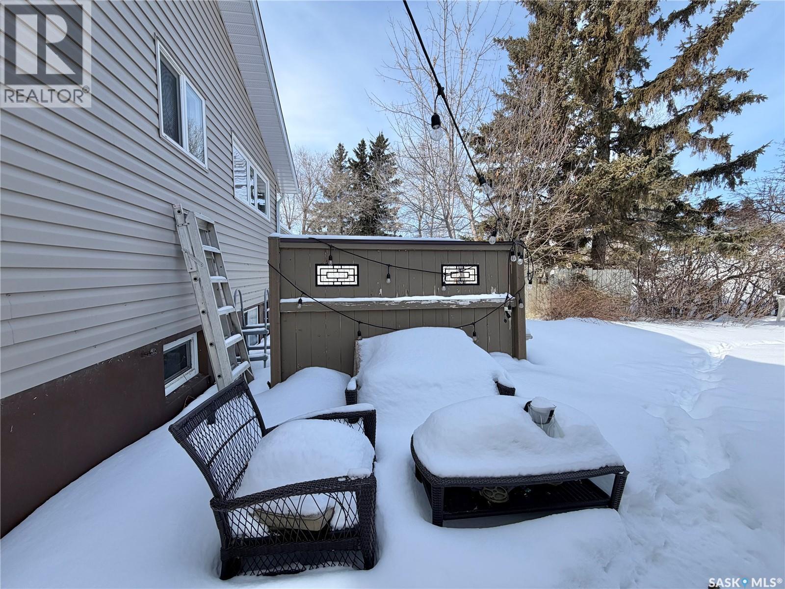 110 Hatton Avenue E, Melfort, SK - Outdoor