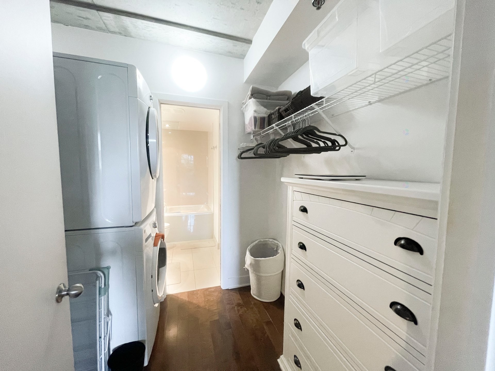 Closet - 562-1414 Rue Chomedey, Montréal (Ville-Marie), QC - Indoor